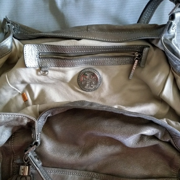 🎆SOLD🎆Tory Burch Dean hobo - Picture 3 of 5